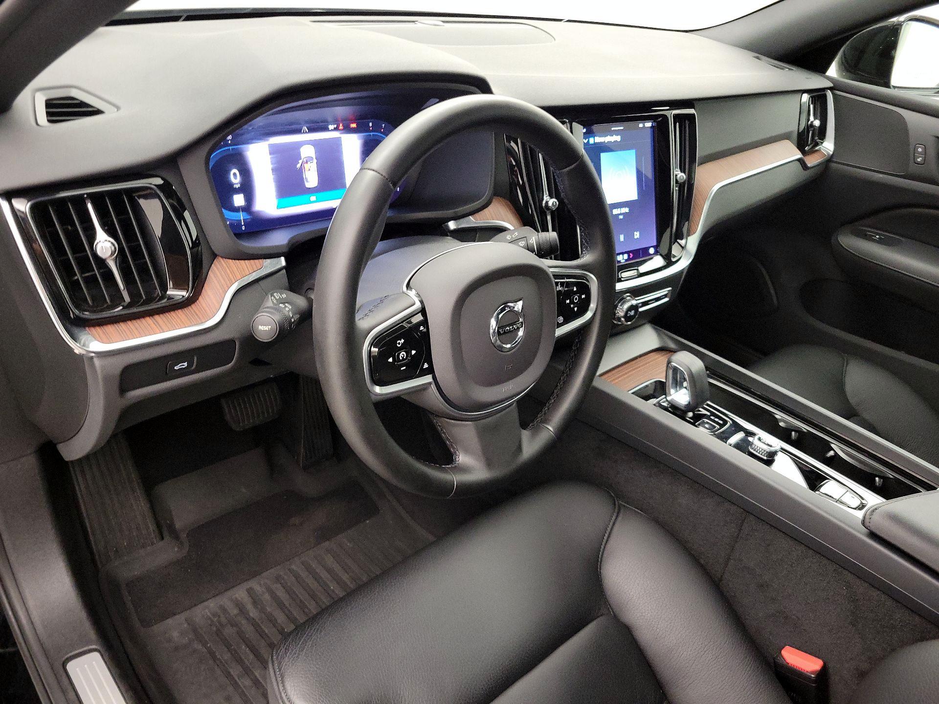Thumbnail: 2023 Volvo S60 - 9