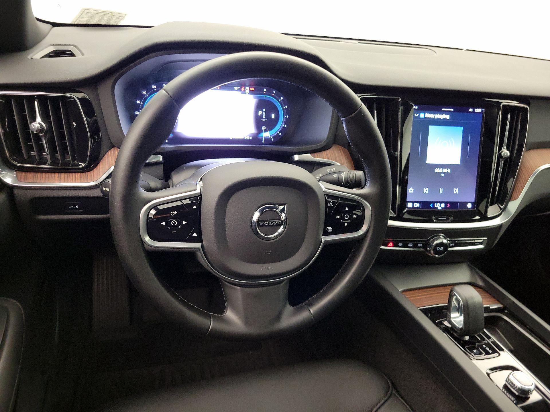 Thumbnail: 2023 Volvo S60 - 10