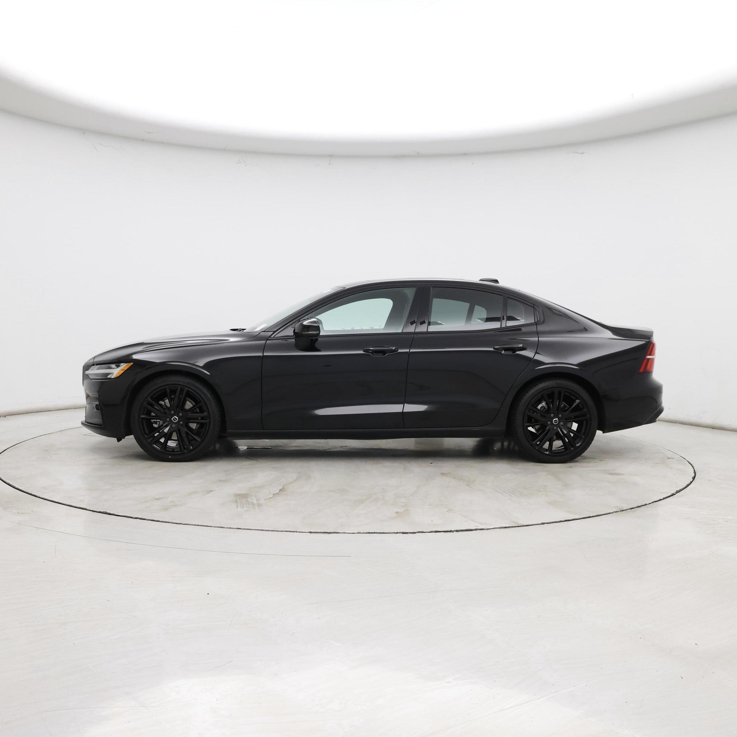 Thumbnail: 2023 Volvo S60 - 3