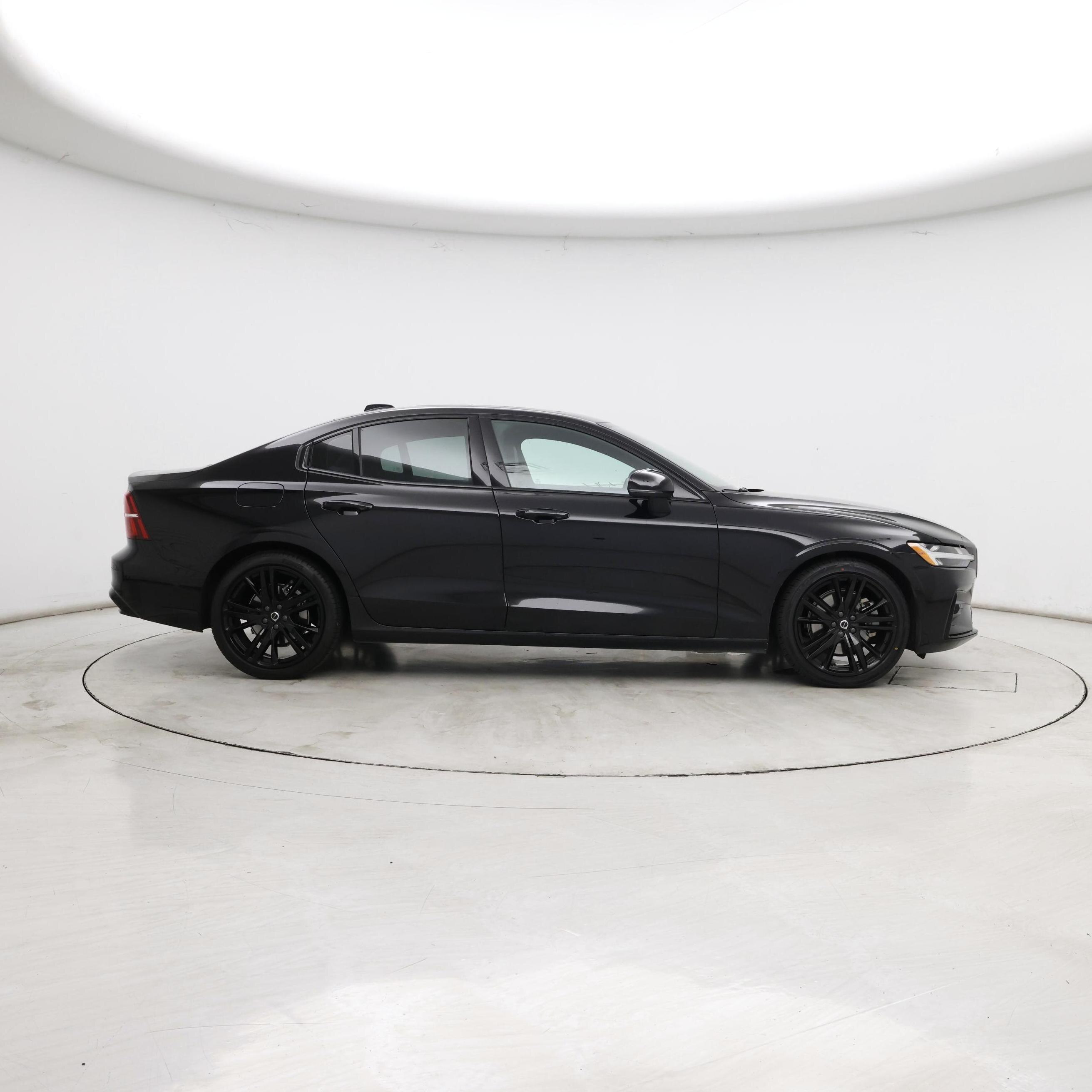 Thumbnail: 2023 Volvo S60 - 7