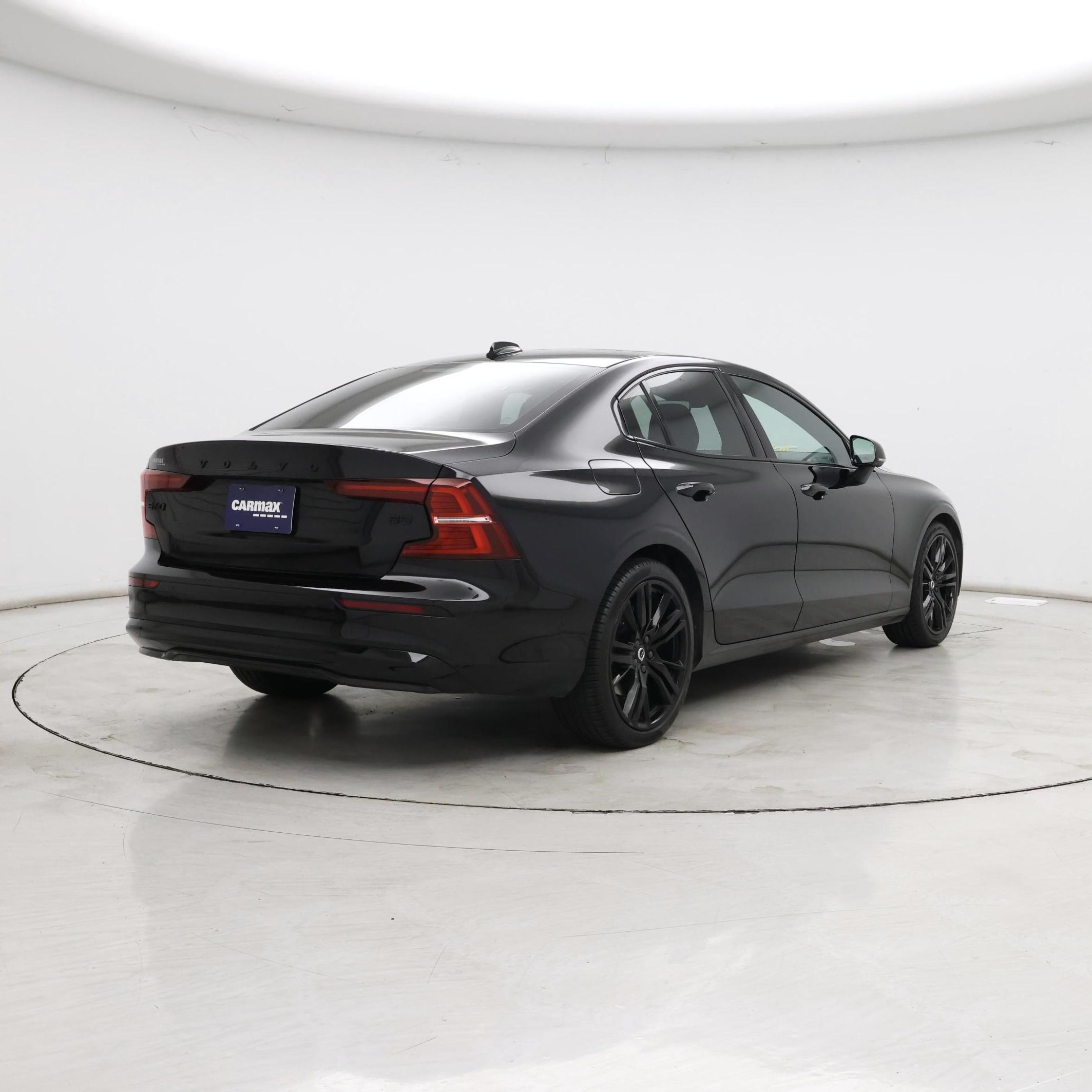 Thumbnail: 2023 Volvo S60 - 8