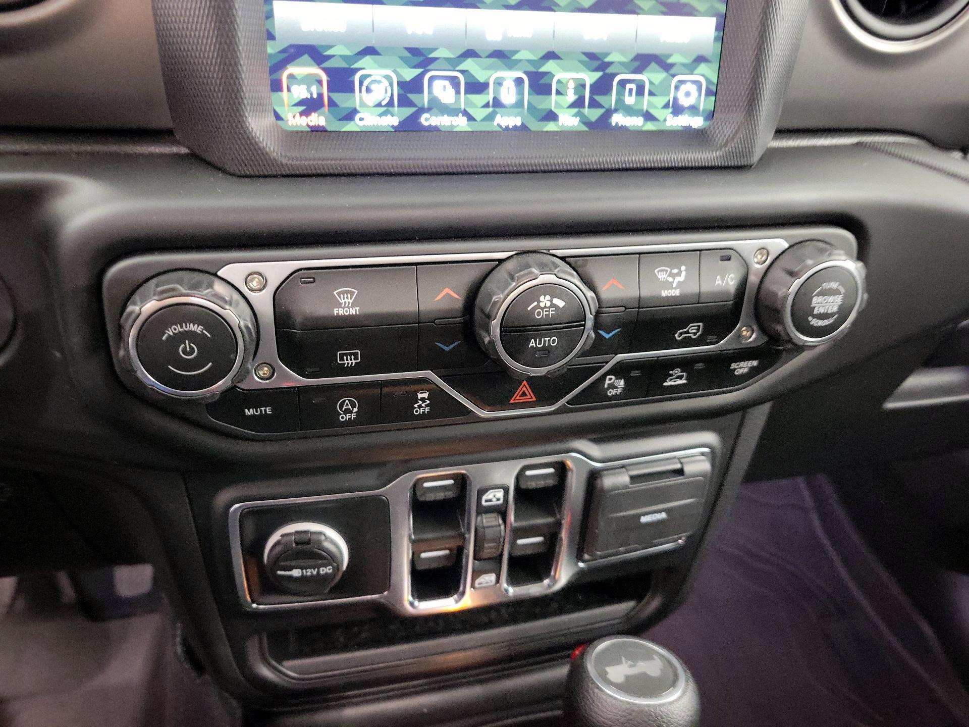 Thumbnail: 2022 Jeep Wrangler - 17