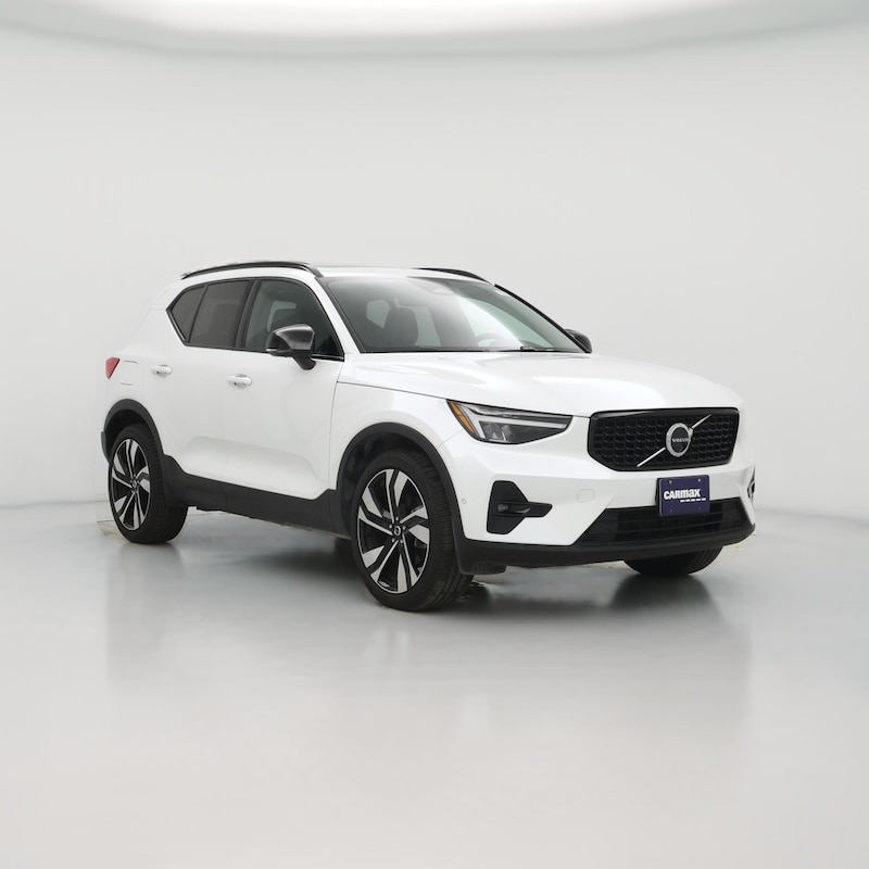 2025 Volvo XC40 B5 Plus Dark Theme