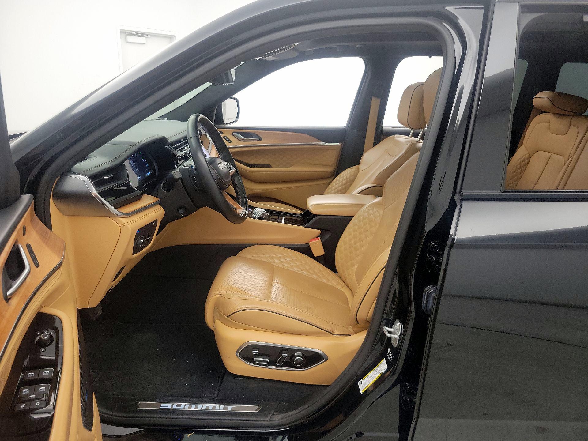 Thumbnail: 2022 Jeep Grand Cherokee - 11