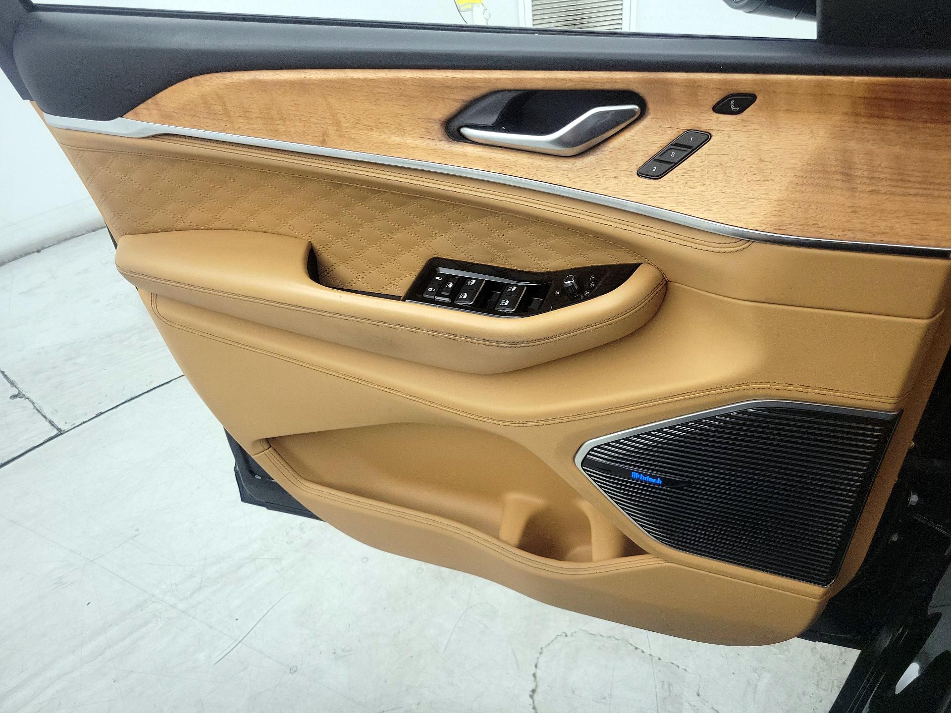 Thumbnail: 2022 Jeep Grand Cherokee - 12