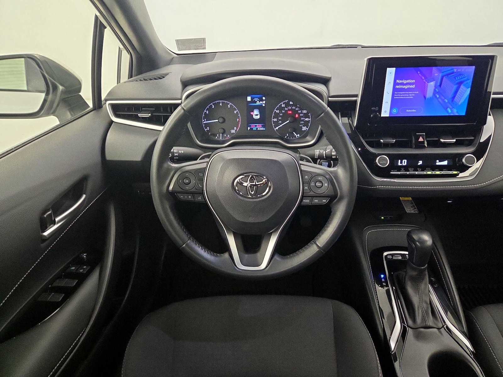 2024 Toyota Corolla Hatchback SE - Photo 11