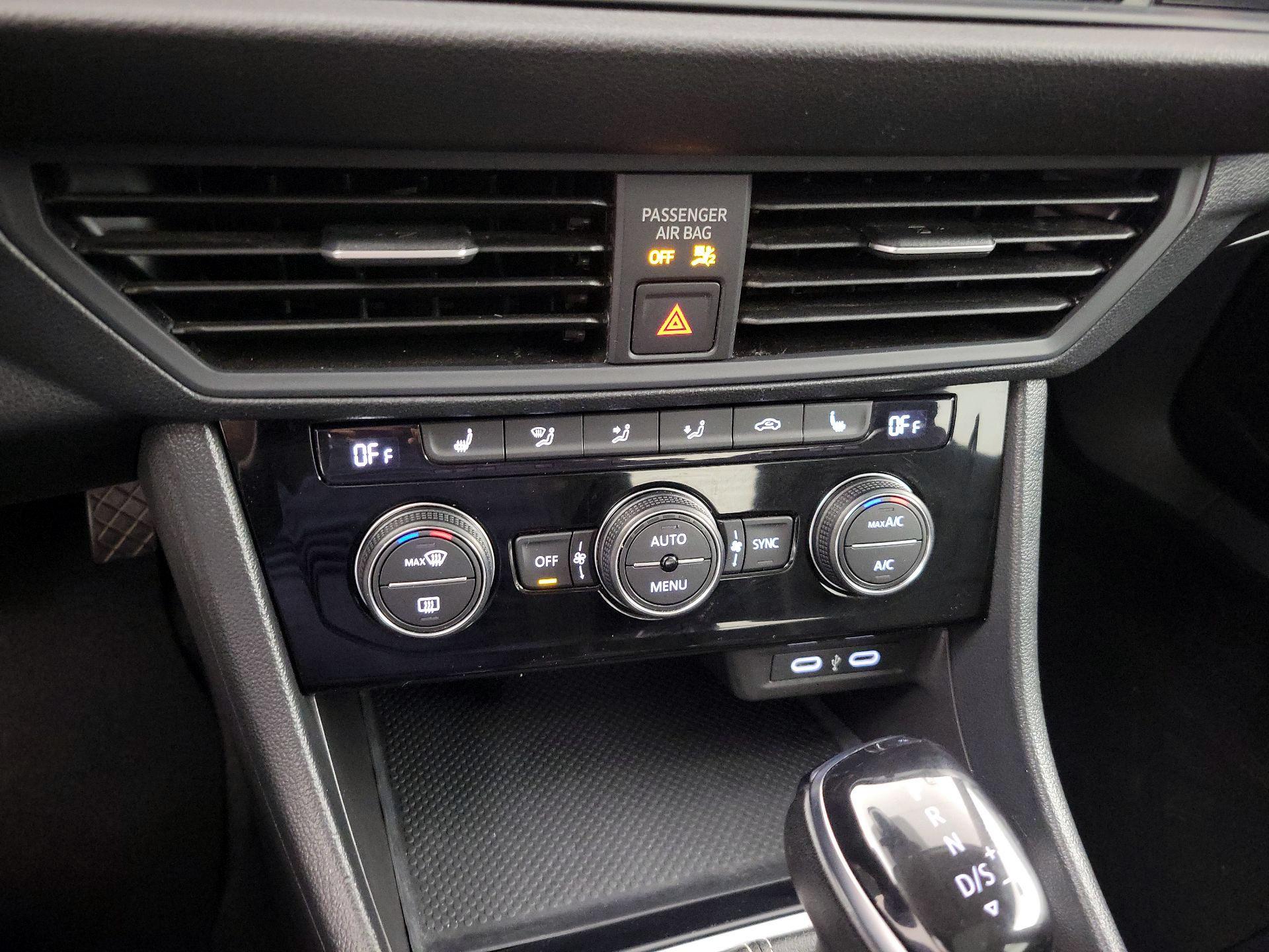 Thumbnail: 2024 Volkswagen Jetta - 16