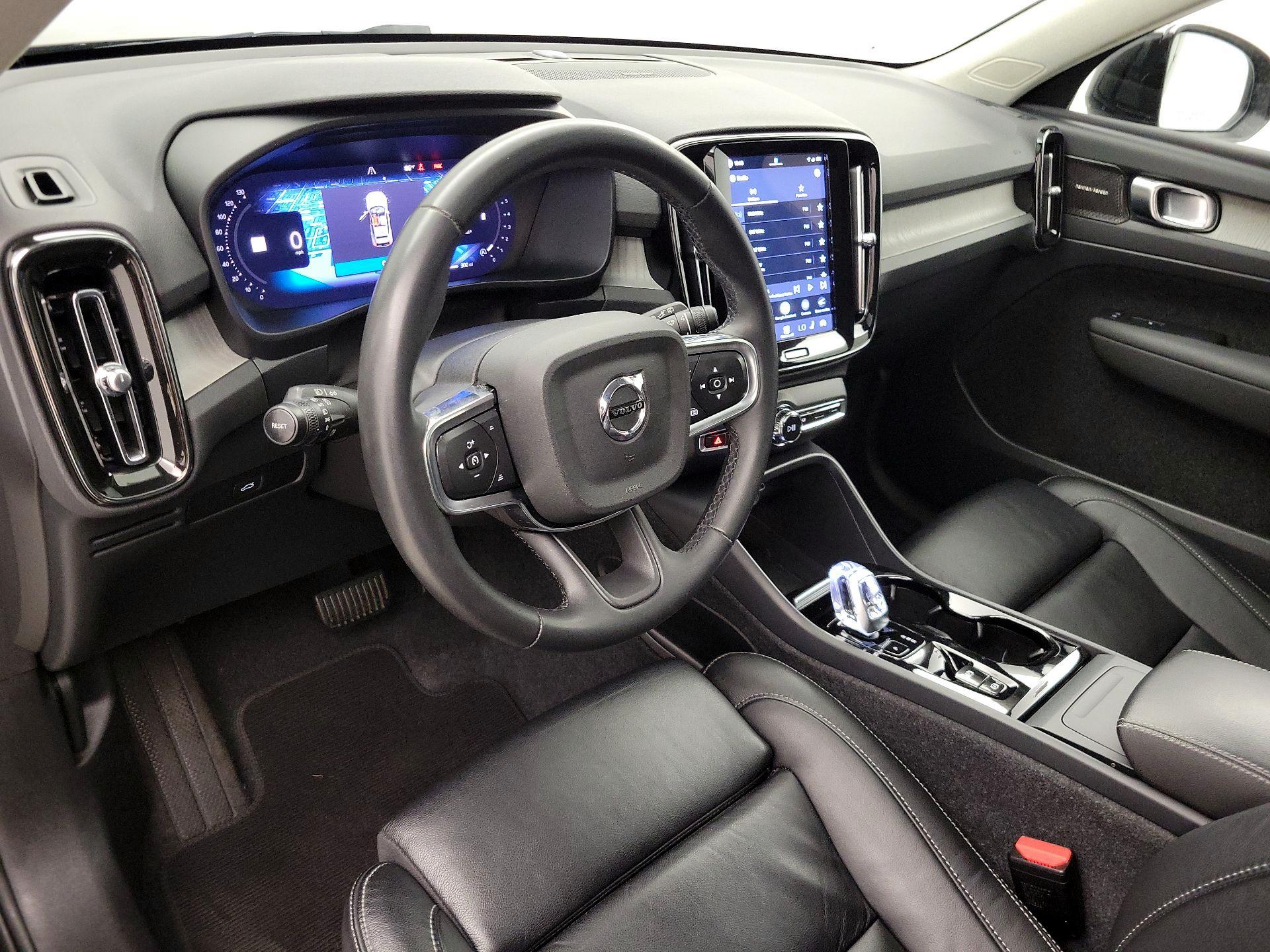 Thumbnail: 2024 Volvo XC40 - 9