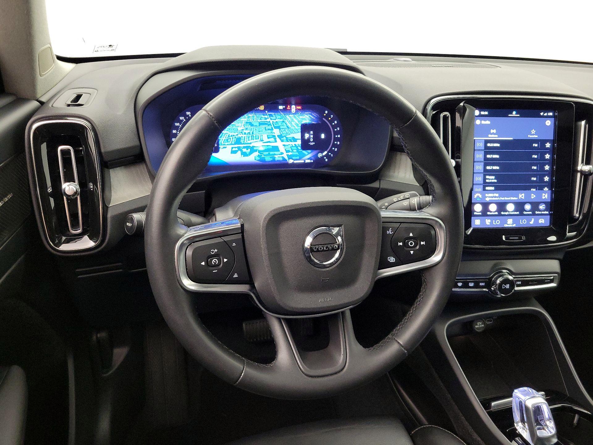 Thumbnail: 2024 Volvo XC40 - 10