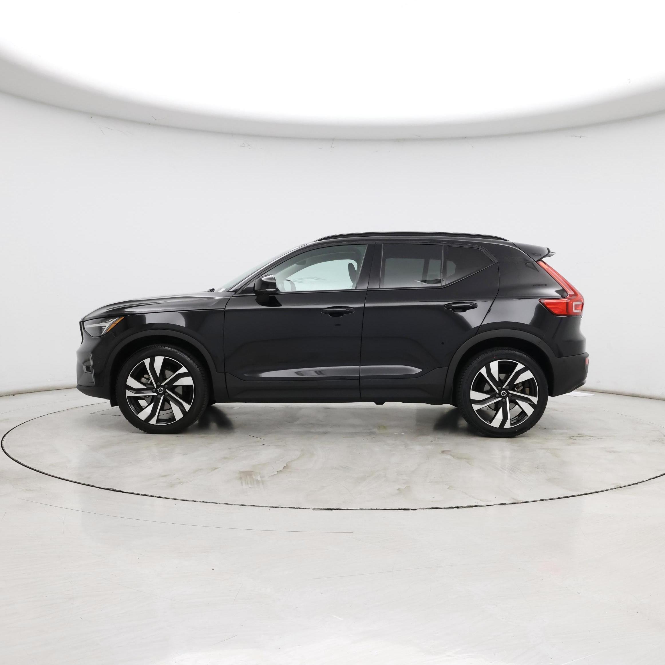 Thumbnail: 2024 Volvo XC40 - 3