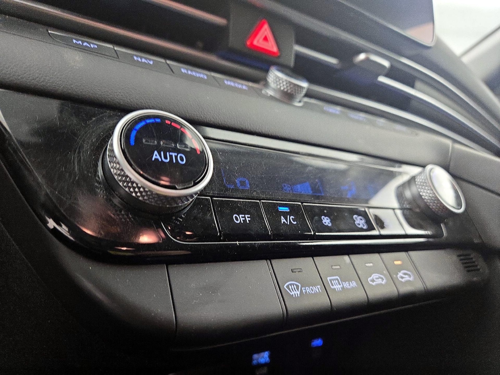 2024 Hyundai Elantra SEL - Photo 18