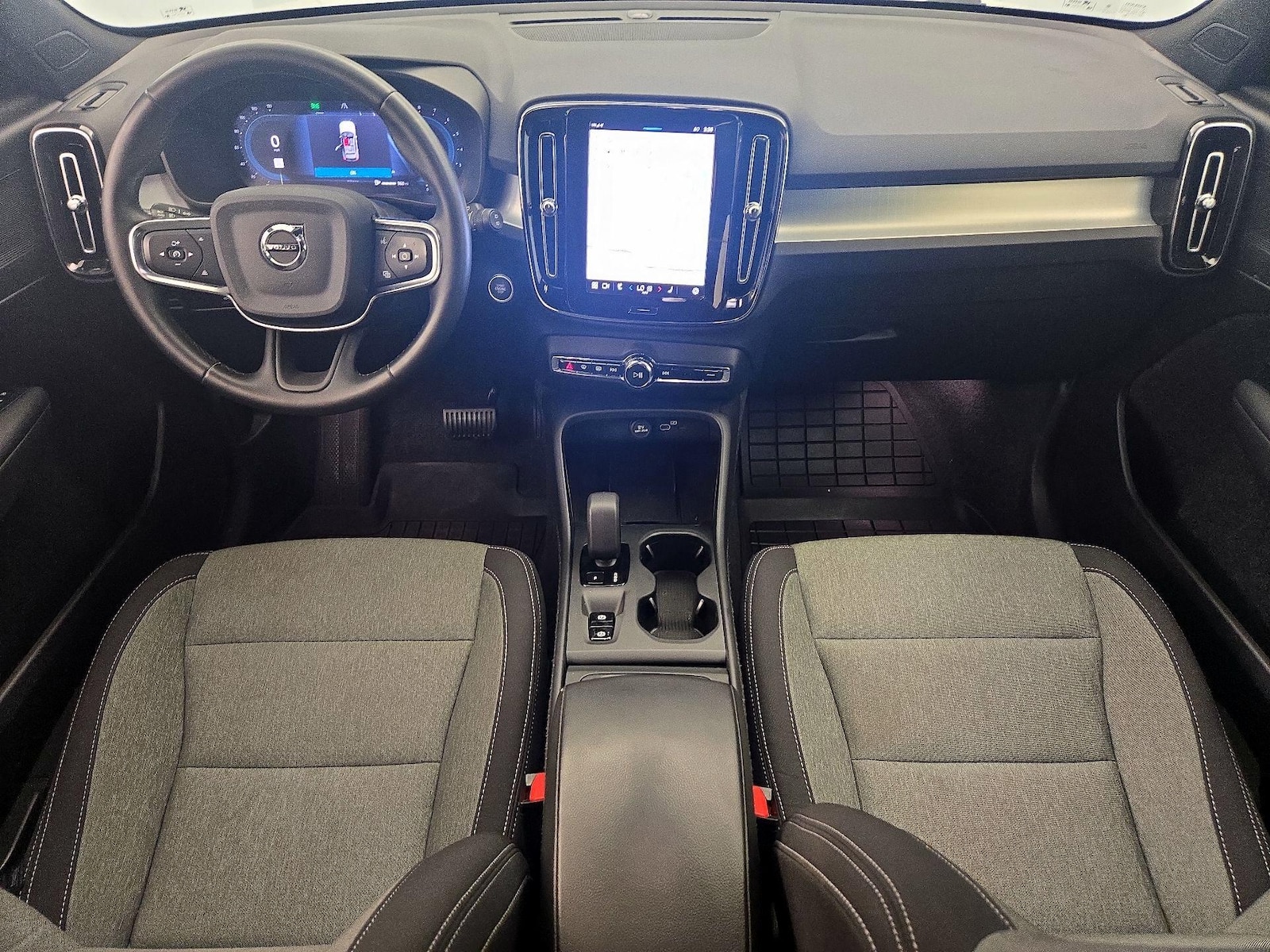 2025 Volvo XC40 Core - Photo 10
