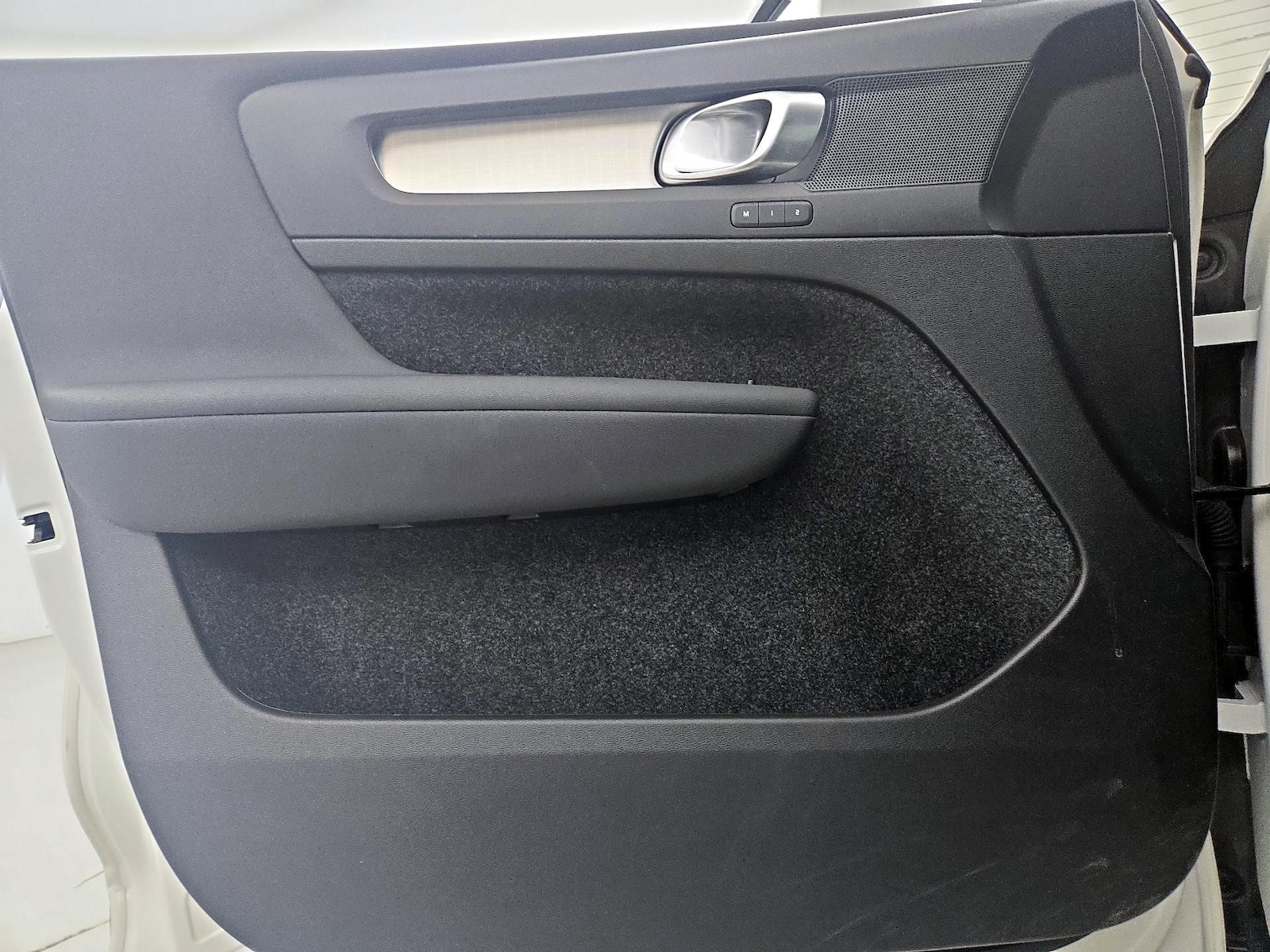 2025 Volvo XC40 Core - Photo 13