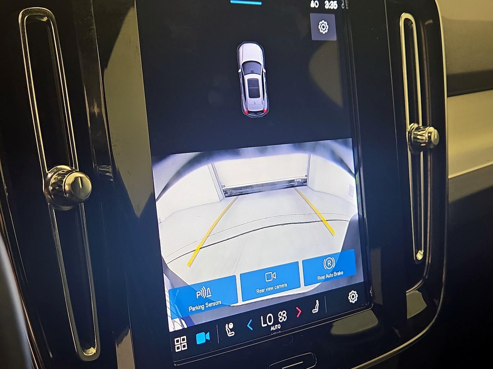 2025 Volvo XC40 Core - Photo 16