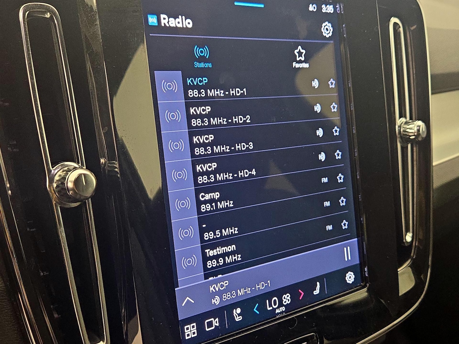 2025 Volvo XC40 Core - Photo 17