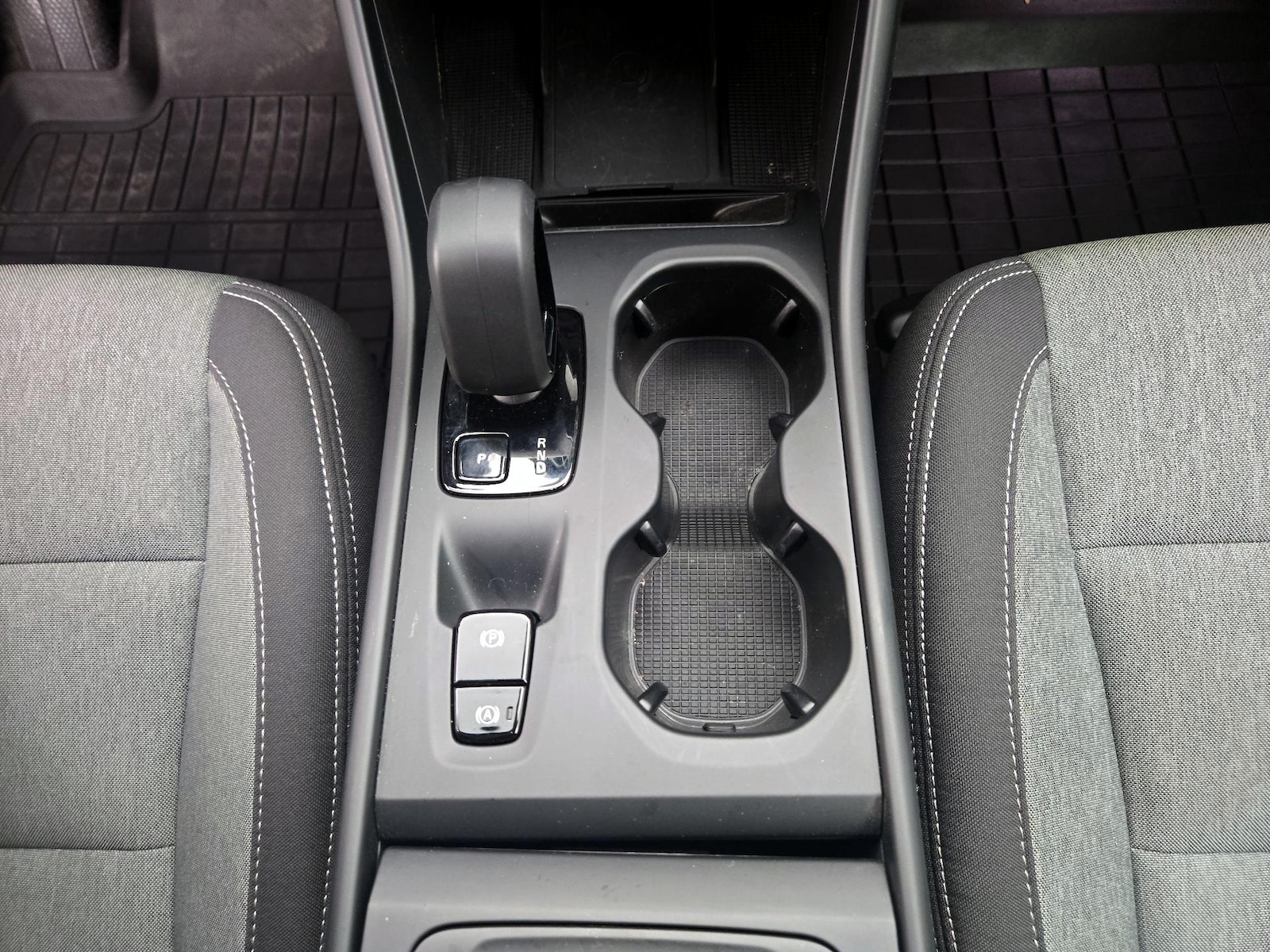 2025 Volvo XC40 Core - Photo 19