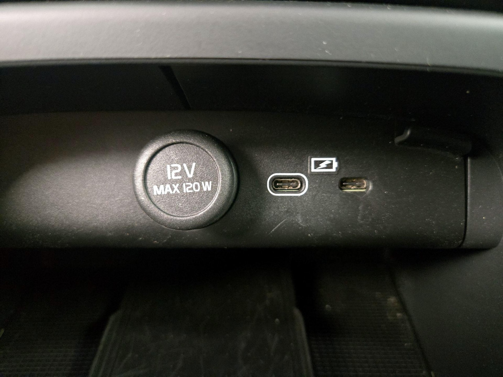 2025 Volvo XC40 Core - Photo 20