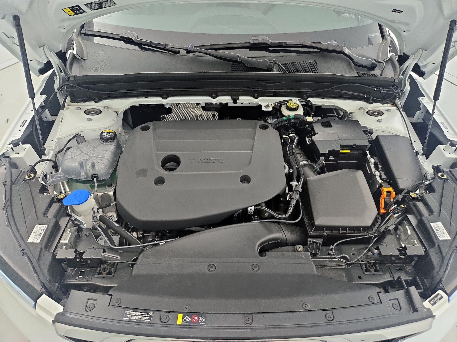2025 Volvo XC40 Core - Photo 23