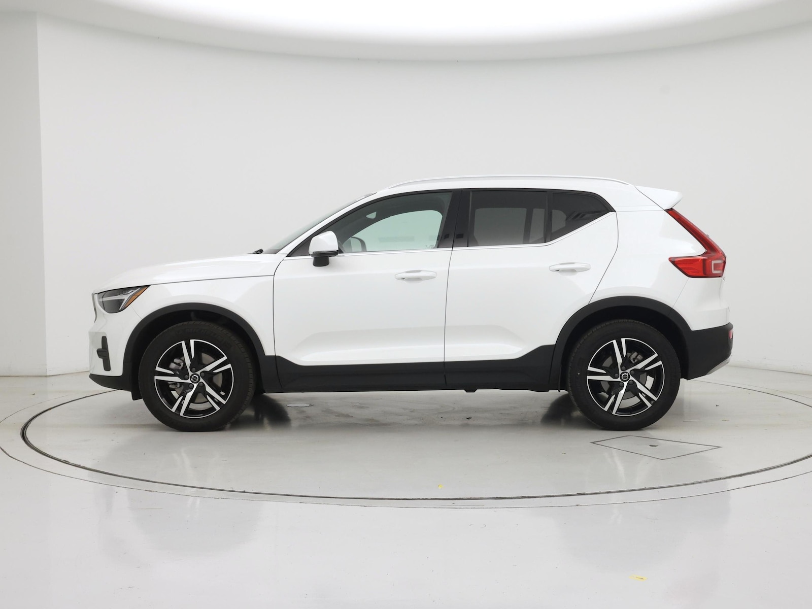 2025 Volvo XC40 Core - Photo 4