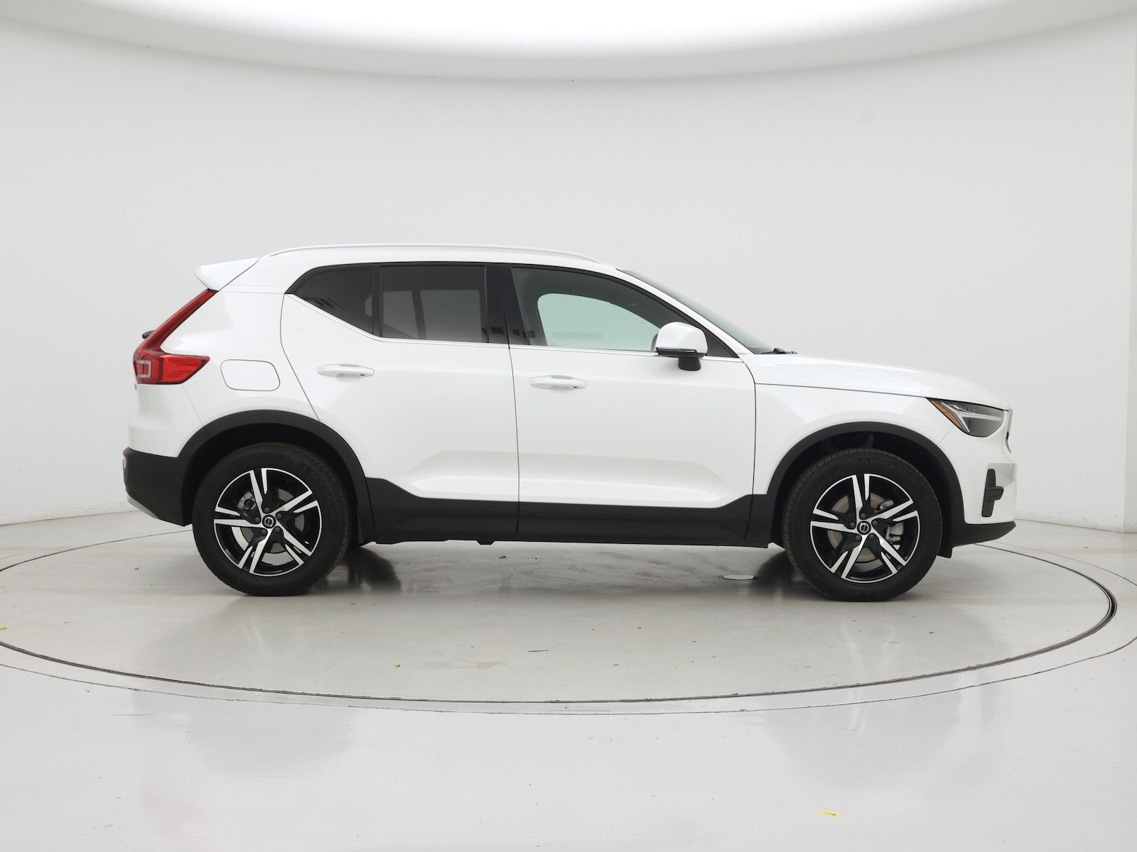 2025 Volvo XC40 Core - Photo 8