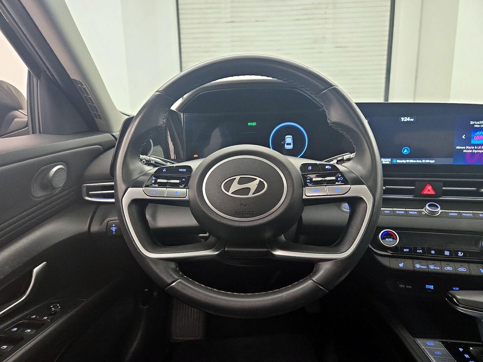 2024 Hyundai Elantra Limited - Photo 11