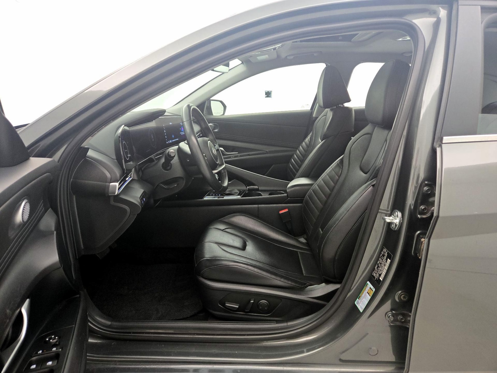 2024 Hyundai Elantra Limited - Photo 12