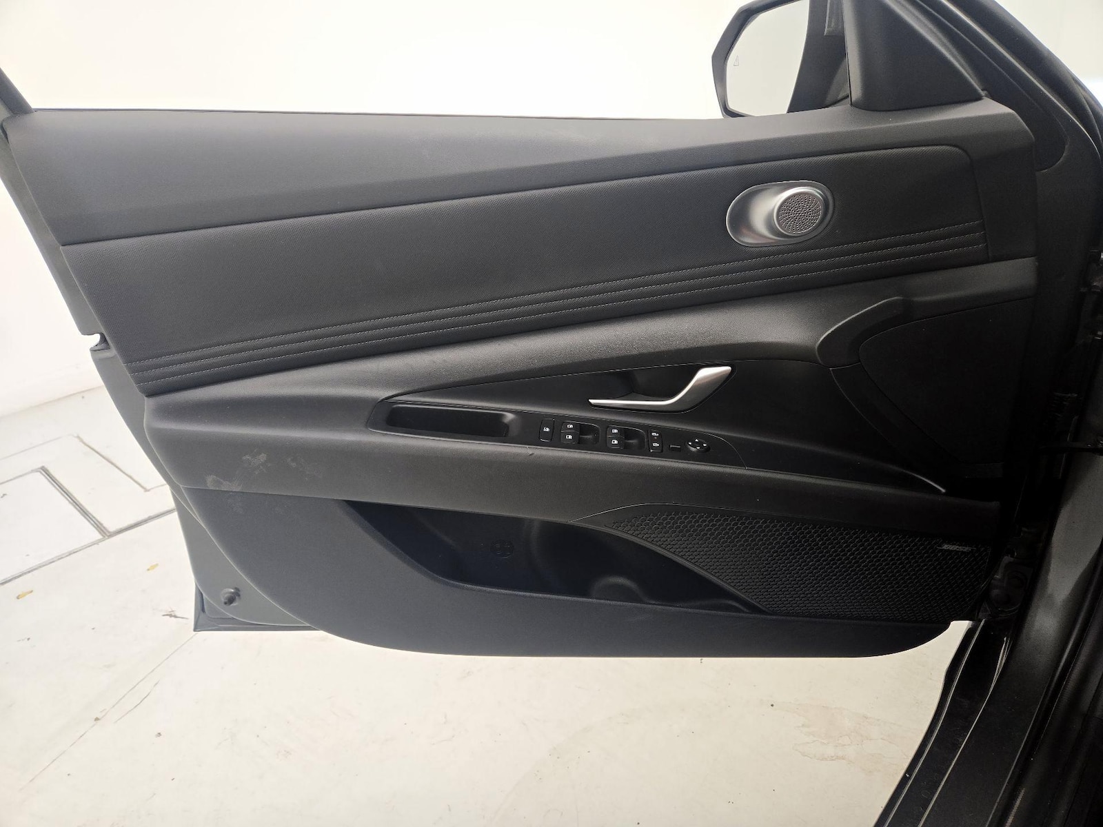 2024 Hyundai Elantra Limited - Photo 13