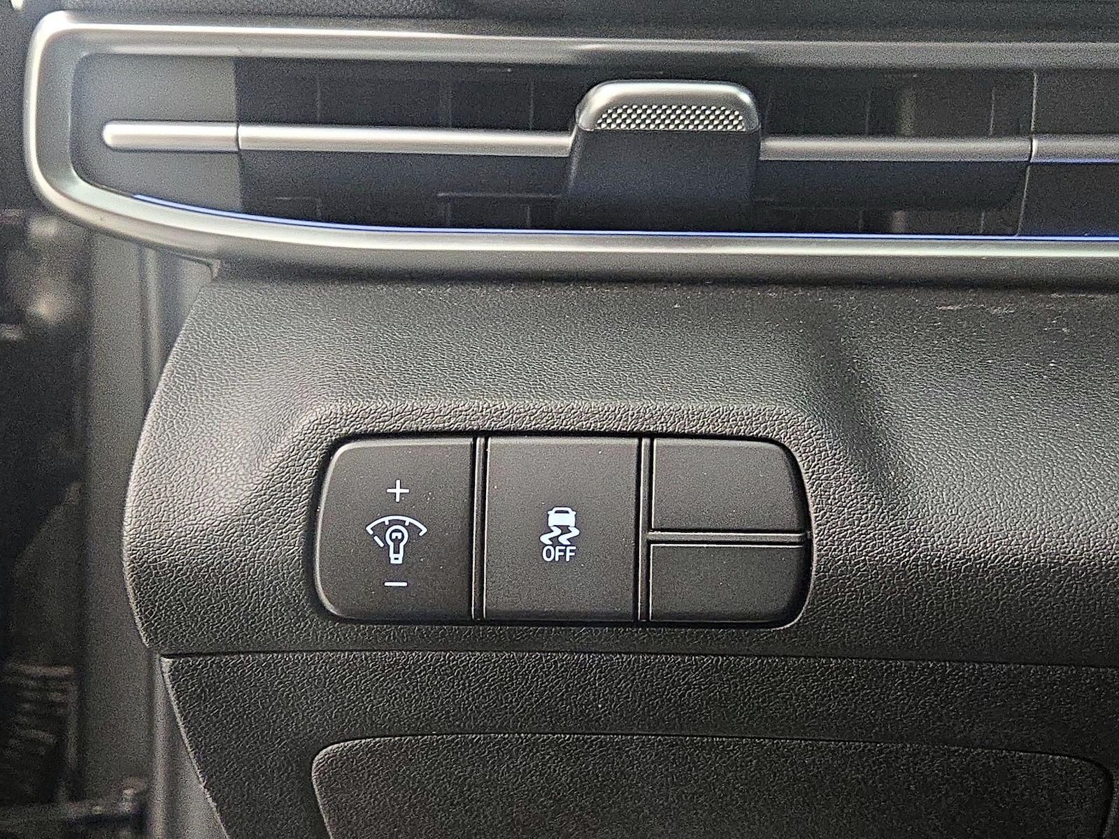 2024 Hyundai Elantra Limited - Photo 14