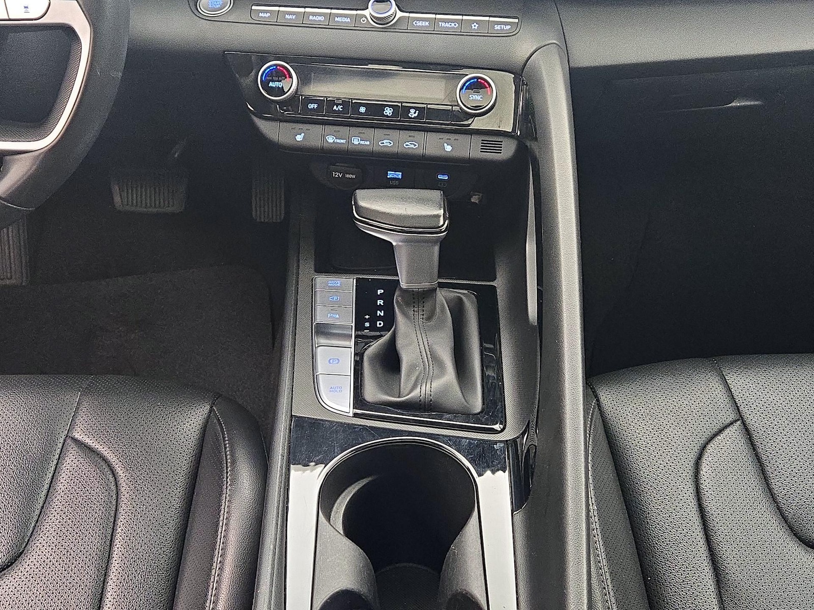 2024 Hyundai Elantra Limited - Photo 19