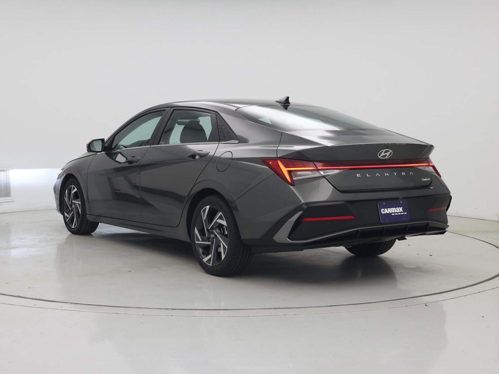 2024 Hyundai Elantra Limited - Photo 3