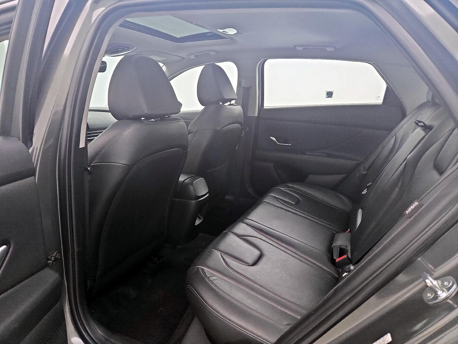 2024 Hyundai Elantra Limited - Photo 22