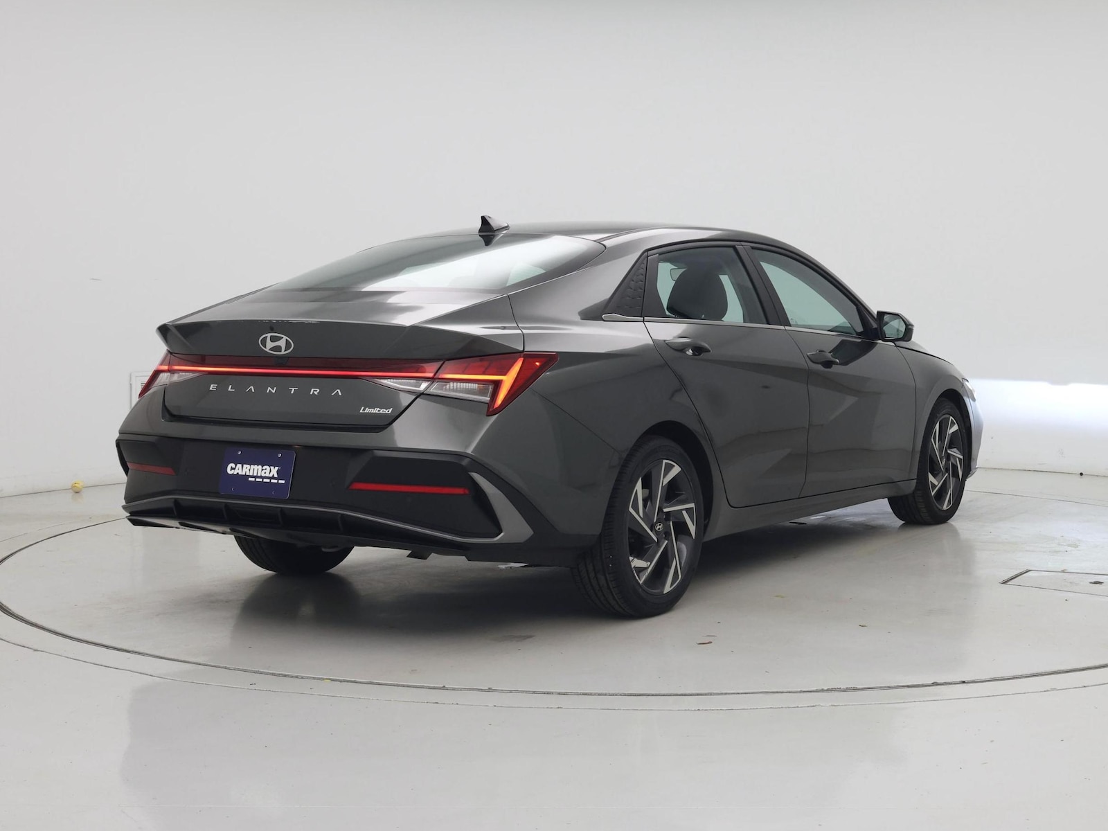 2024 Hyundai Elantra Limited - Photo 9
