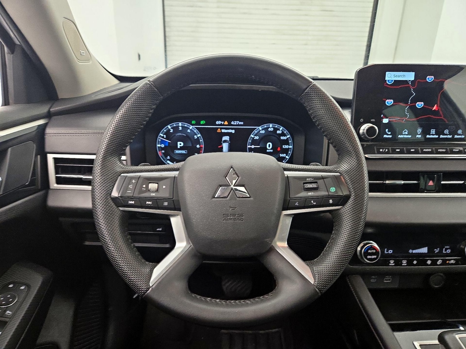 2023 Mitsubishi Outlander SE - Photo 11