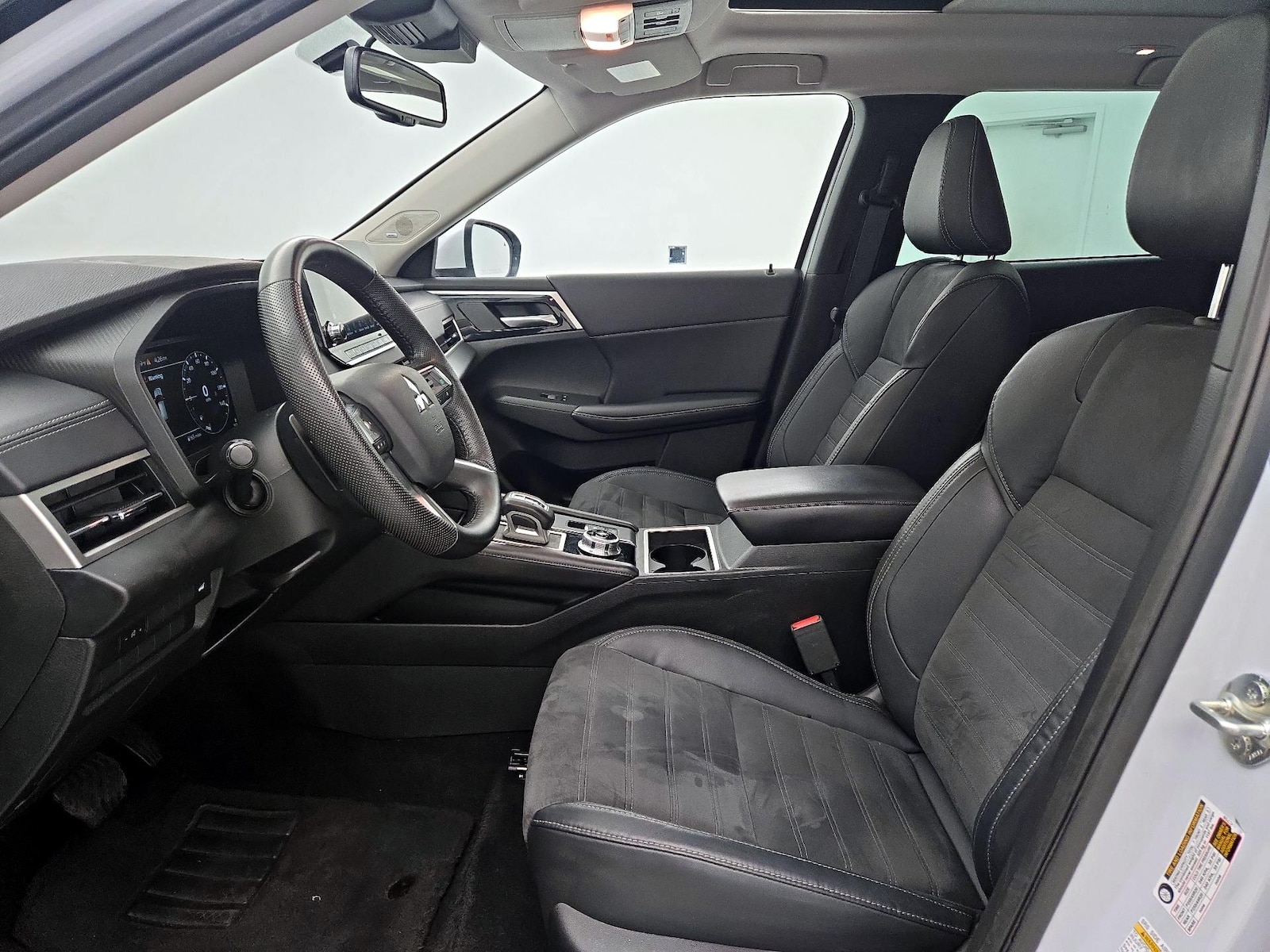 2023 Mitsubishi Outlander SE - Photo 12