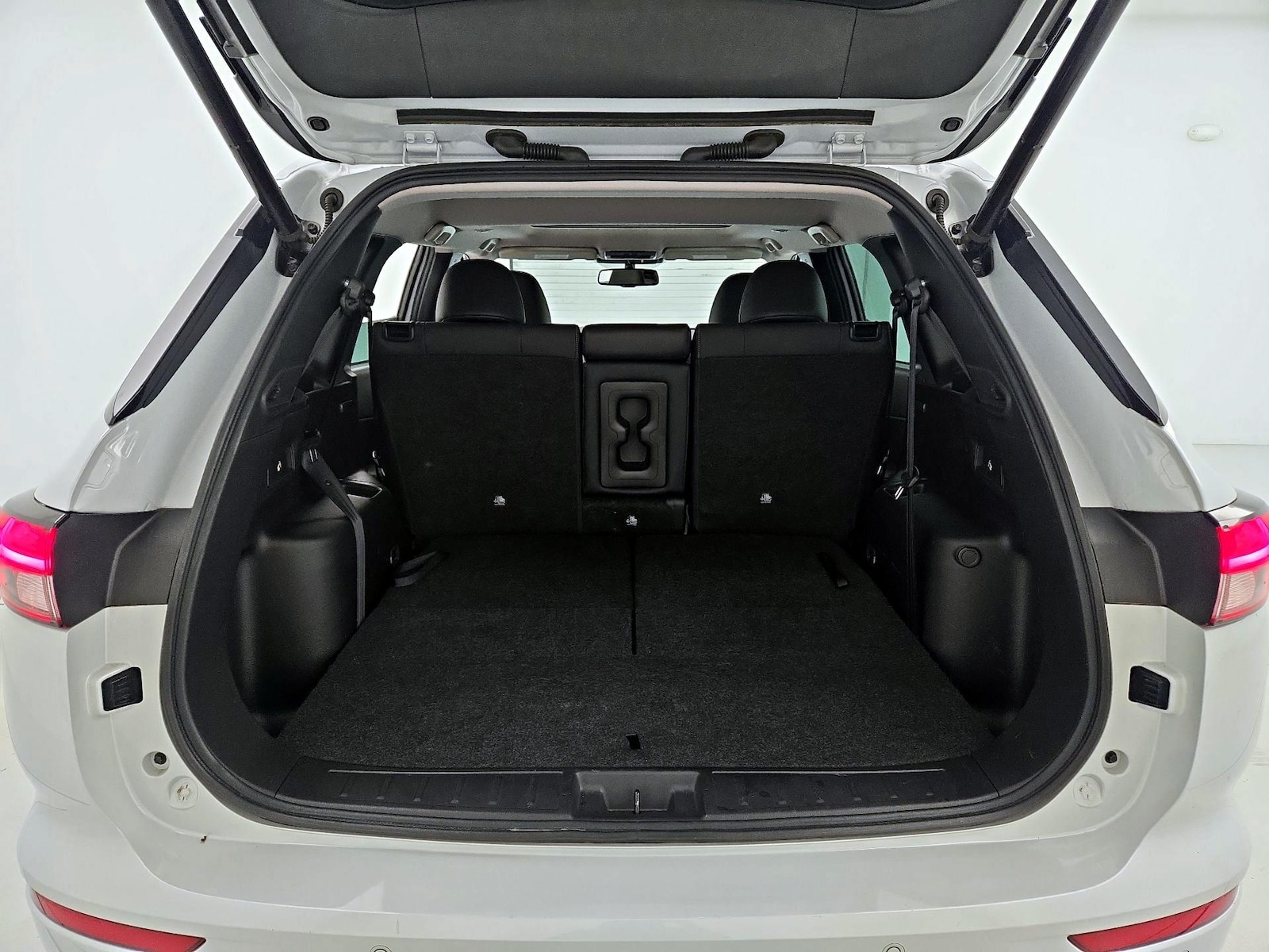 2023 Mitsubishi Outlander SE - Photo 25