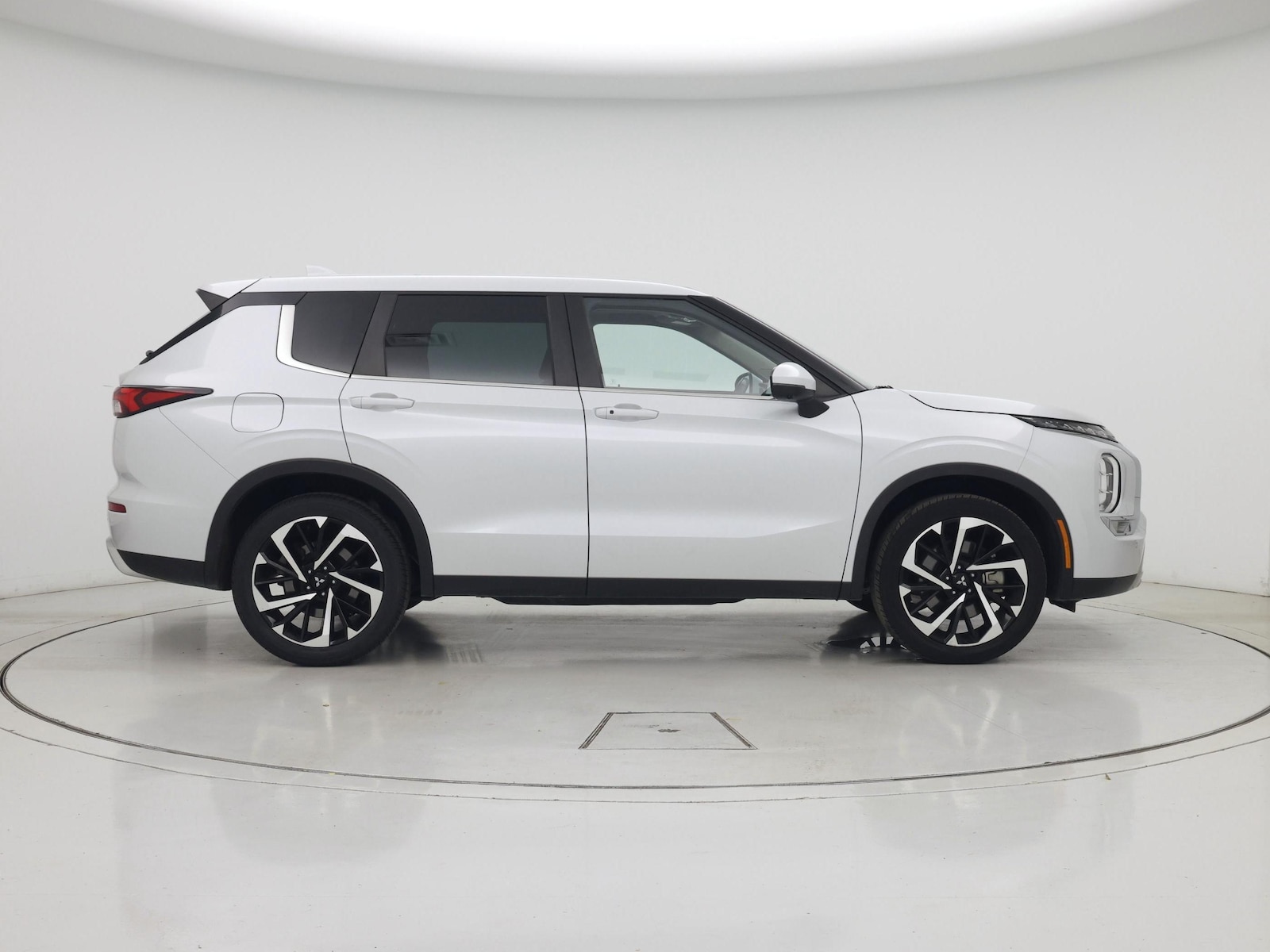 2023 Mitsubishi Outlander SE - Photo 8