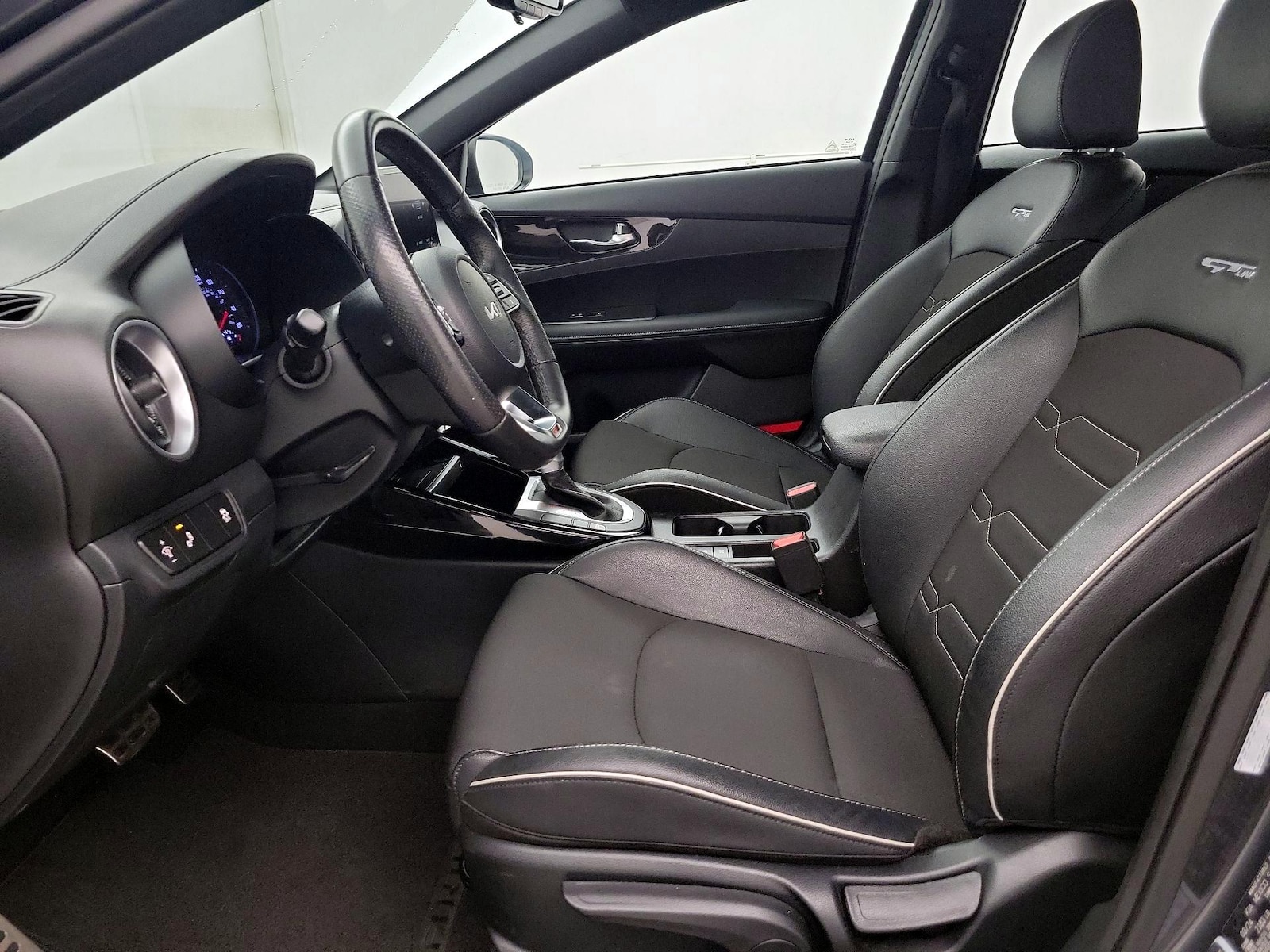 2024 Kia Forte GT-Line - Photo 12
