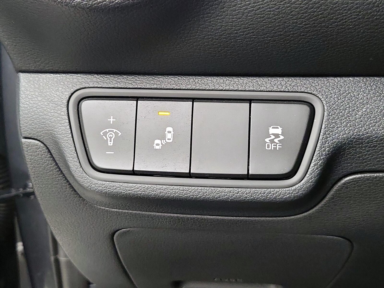 2024 Kia Forte GT-Line - Photo 14