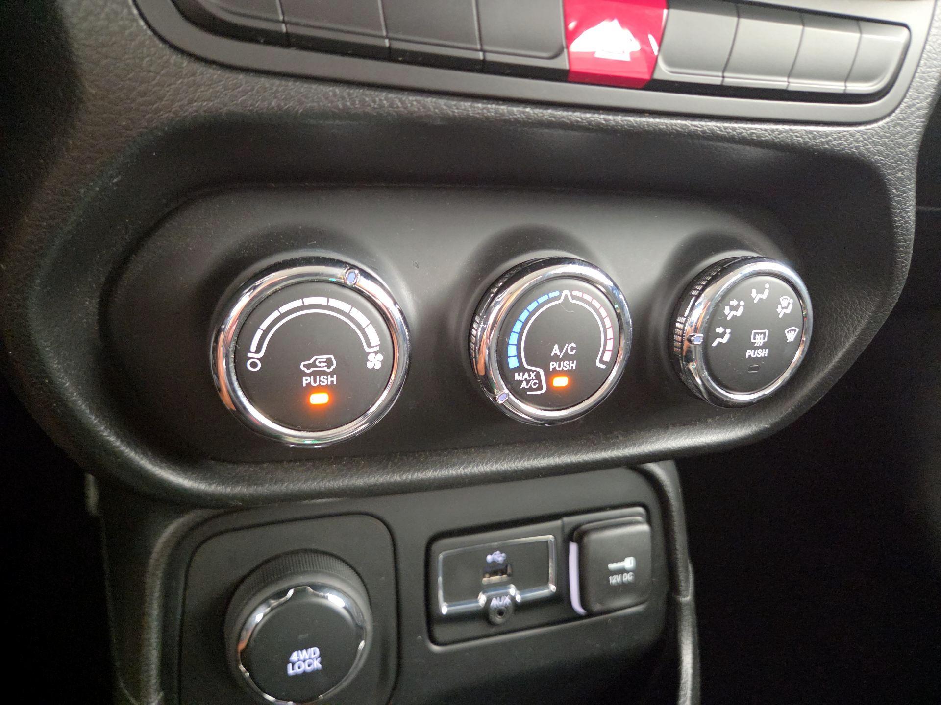 Thumbnail: 2015 Jeep Renegade - 16