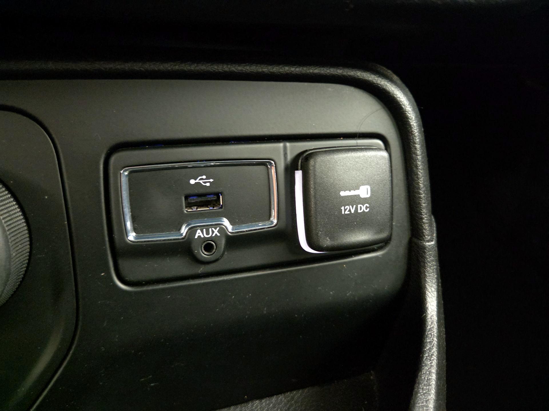 Thumbnail: 2015 Jeep Renegade - 18