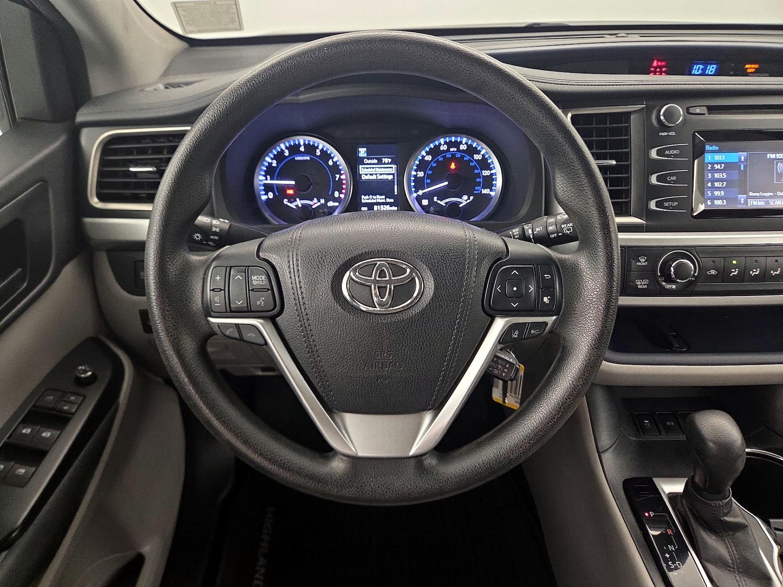 2017 Toyota Highlander LE - Photo 11