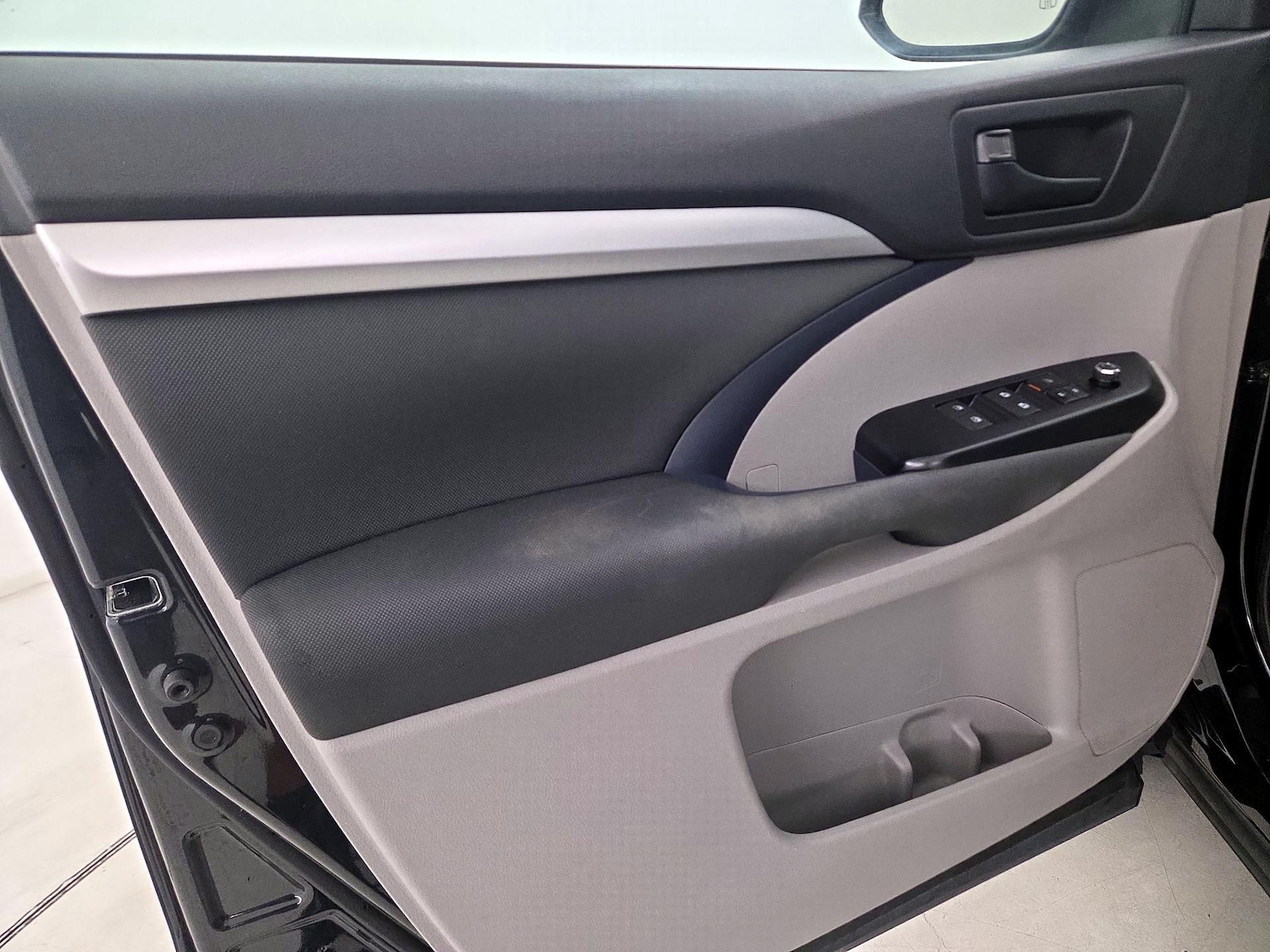 2017 Toyota Highlander LE - Photo 13