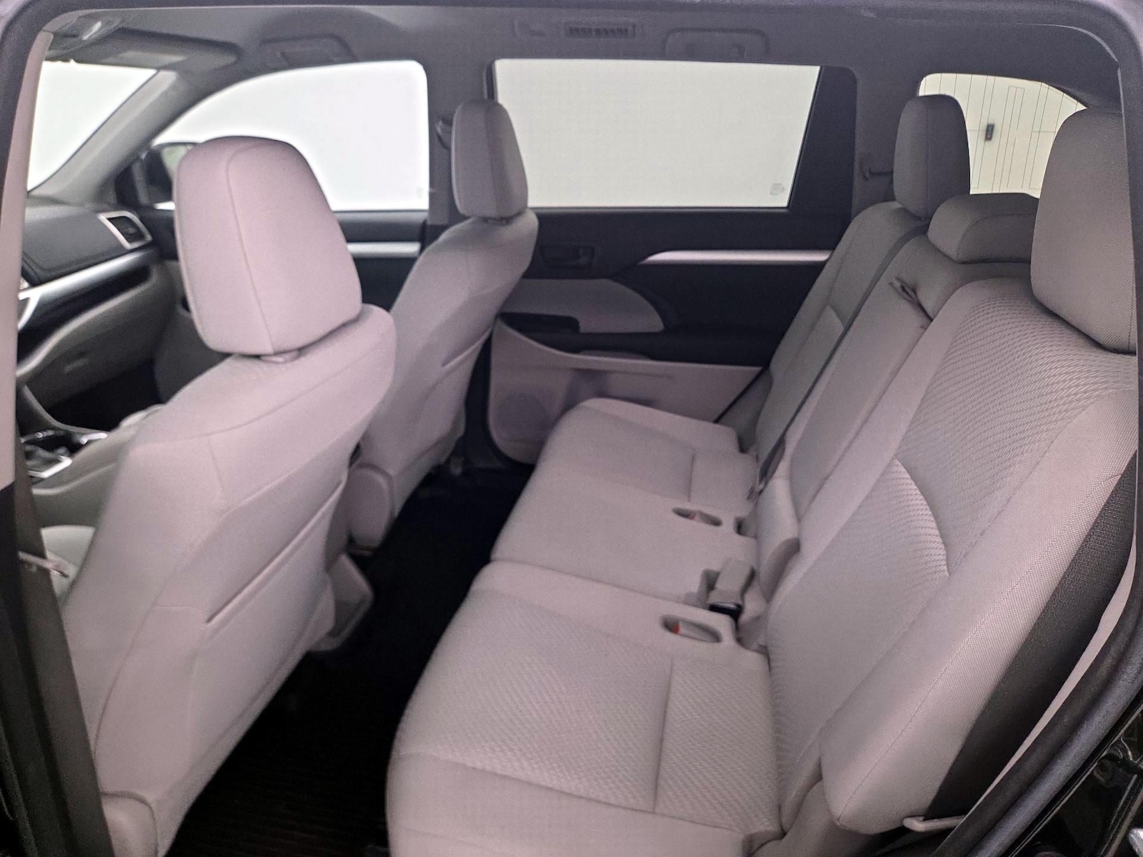 2017 Toyota Highlander LE - Photo 20