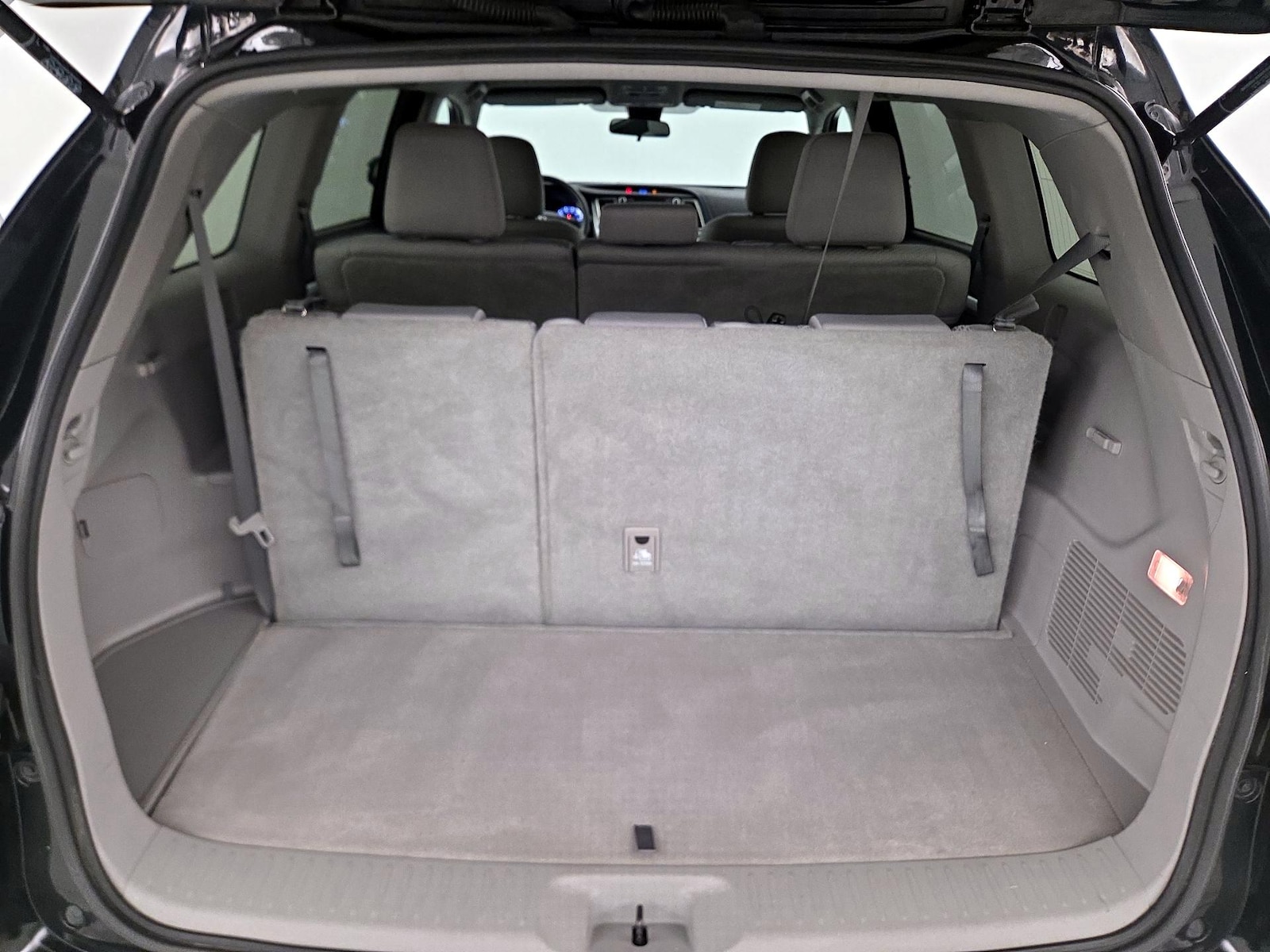 2017 Toyota Highlander LE - Photo 22