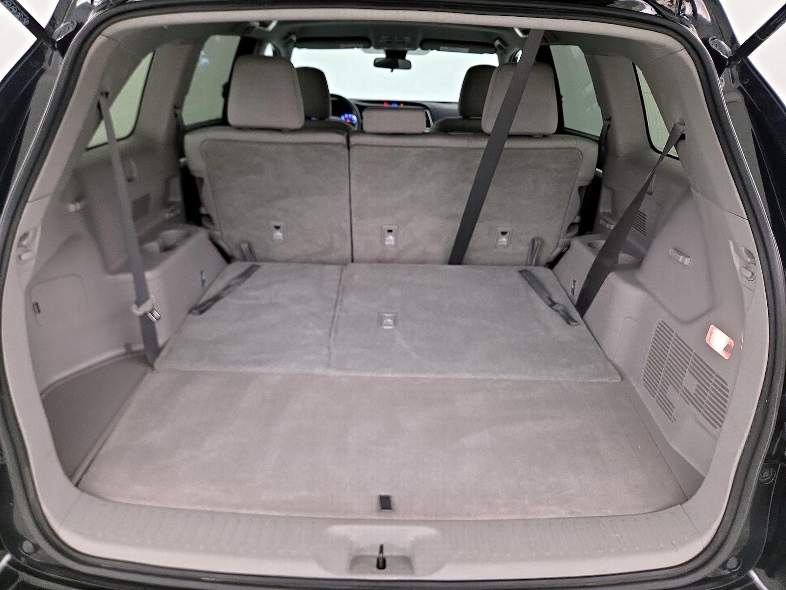 2017 Toyota Highlander LE - Photo 23
