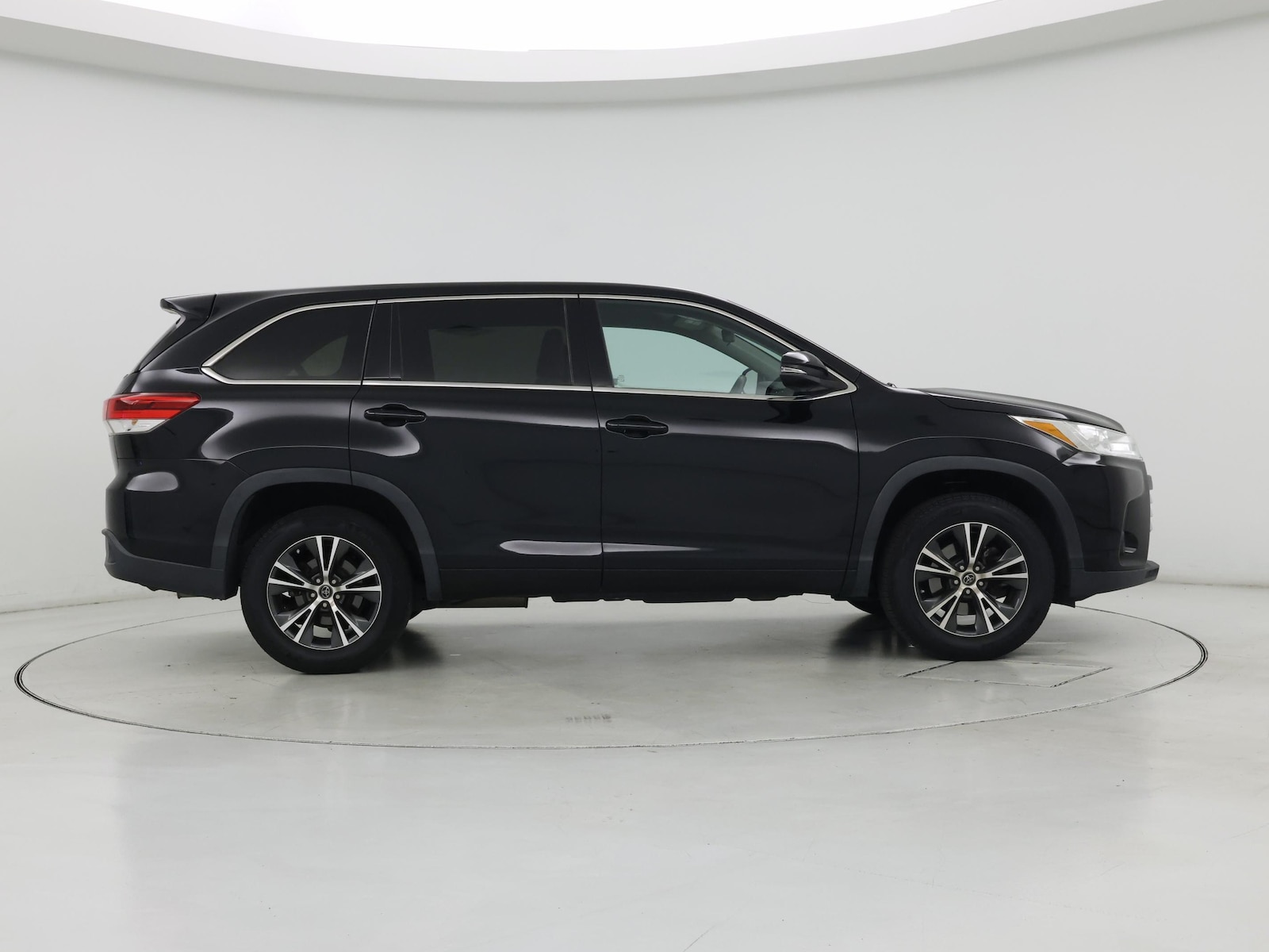 2017 Toyota Highlander LE - Photo 8