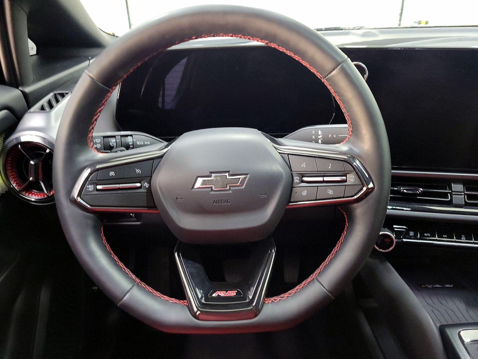 2025 Chevrolet Equinox EV RS - Photo 11