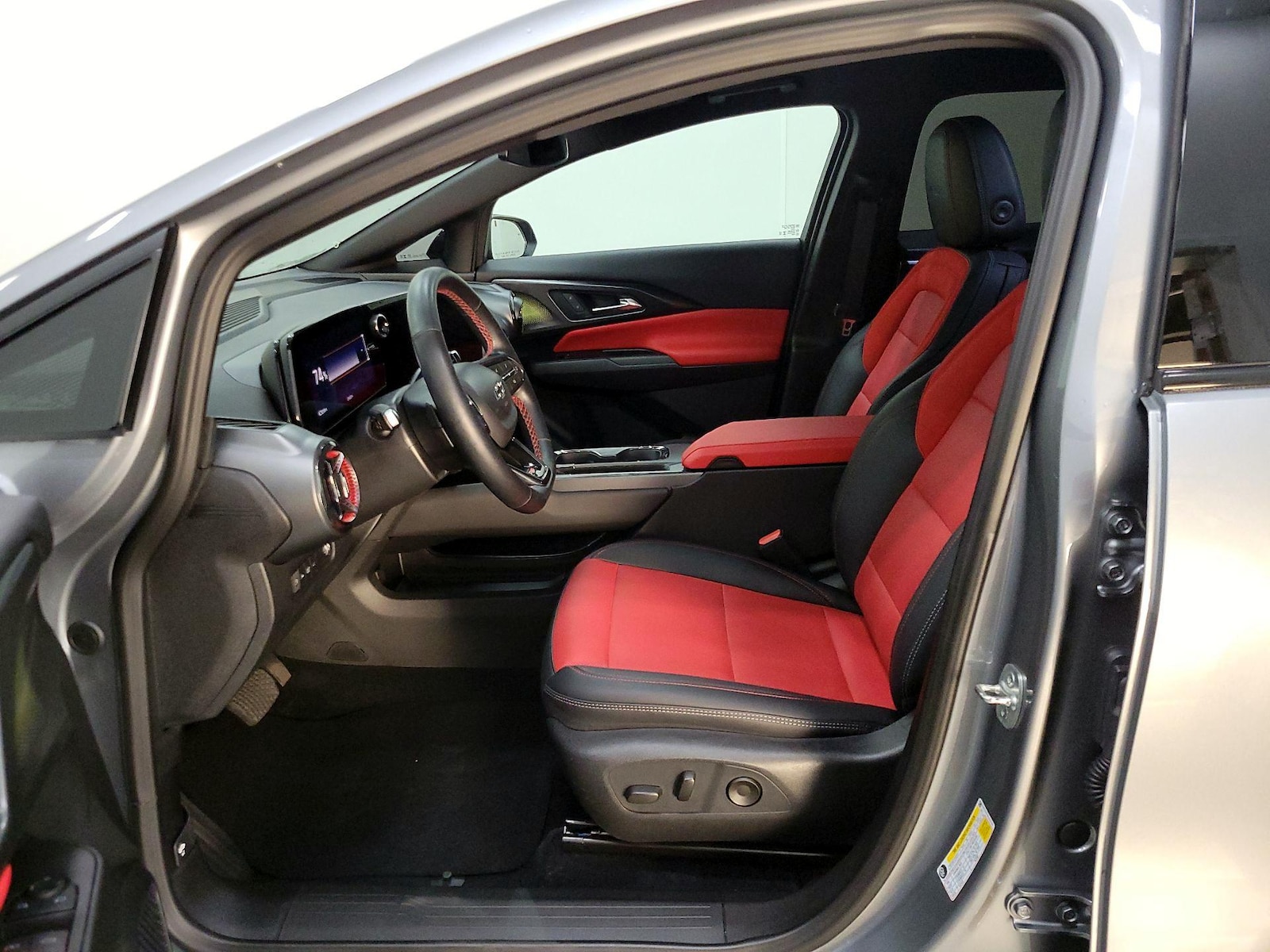 2025 Chevrolet Equinox EV RS - Photo 12