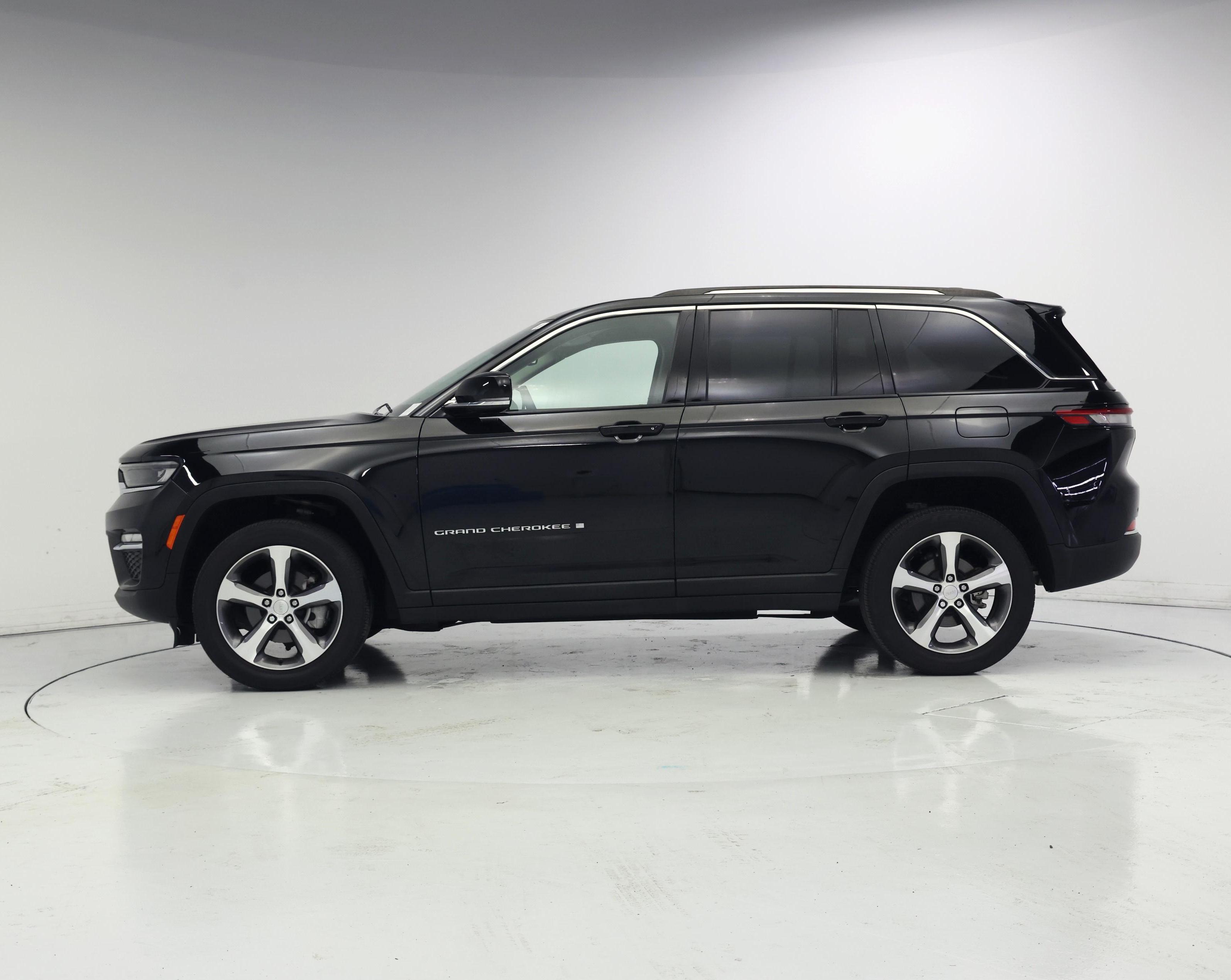 Thumbnail: 2023 Jeep Grand Cherokee - 3