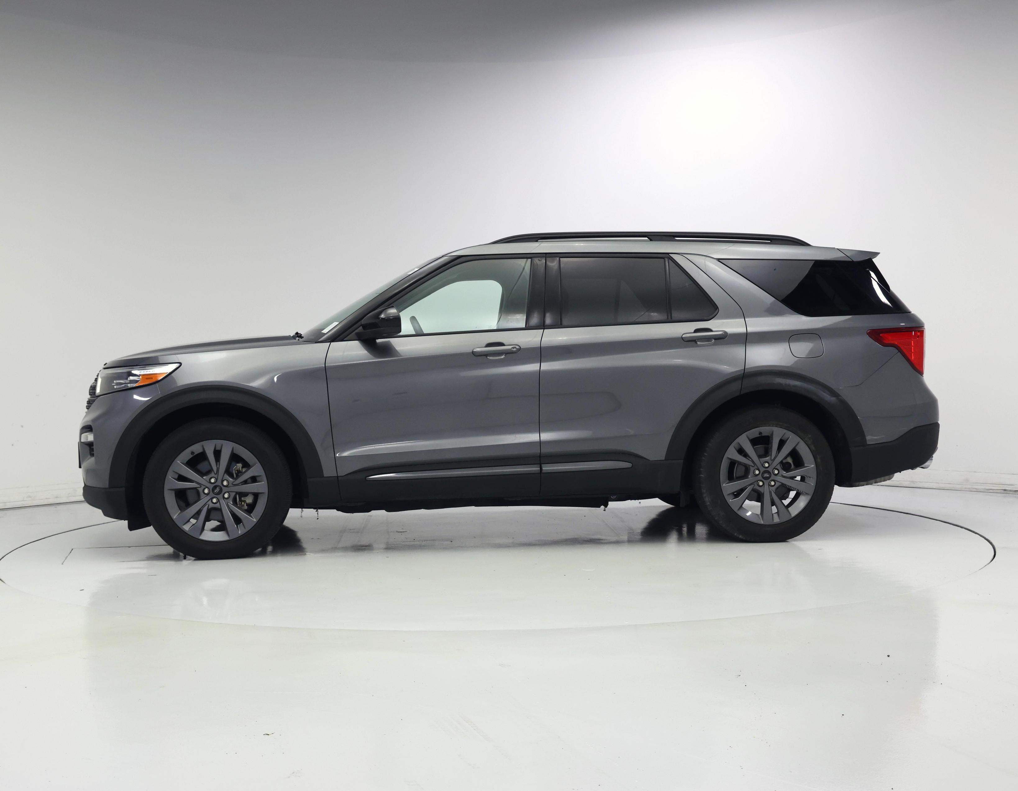 Thumbnail: 2022 Ford Explorer - 3